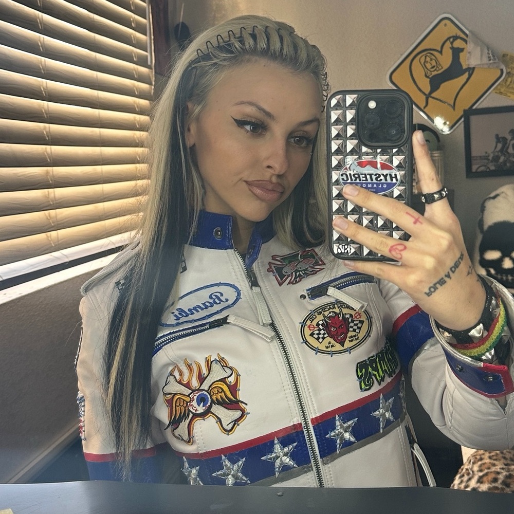 Meet your Posher, Sam